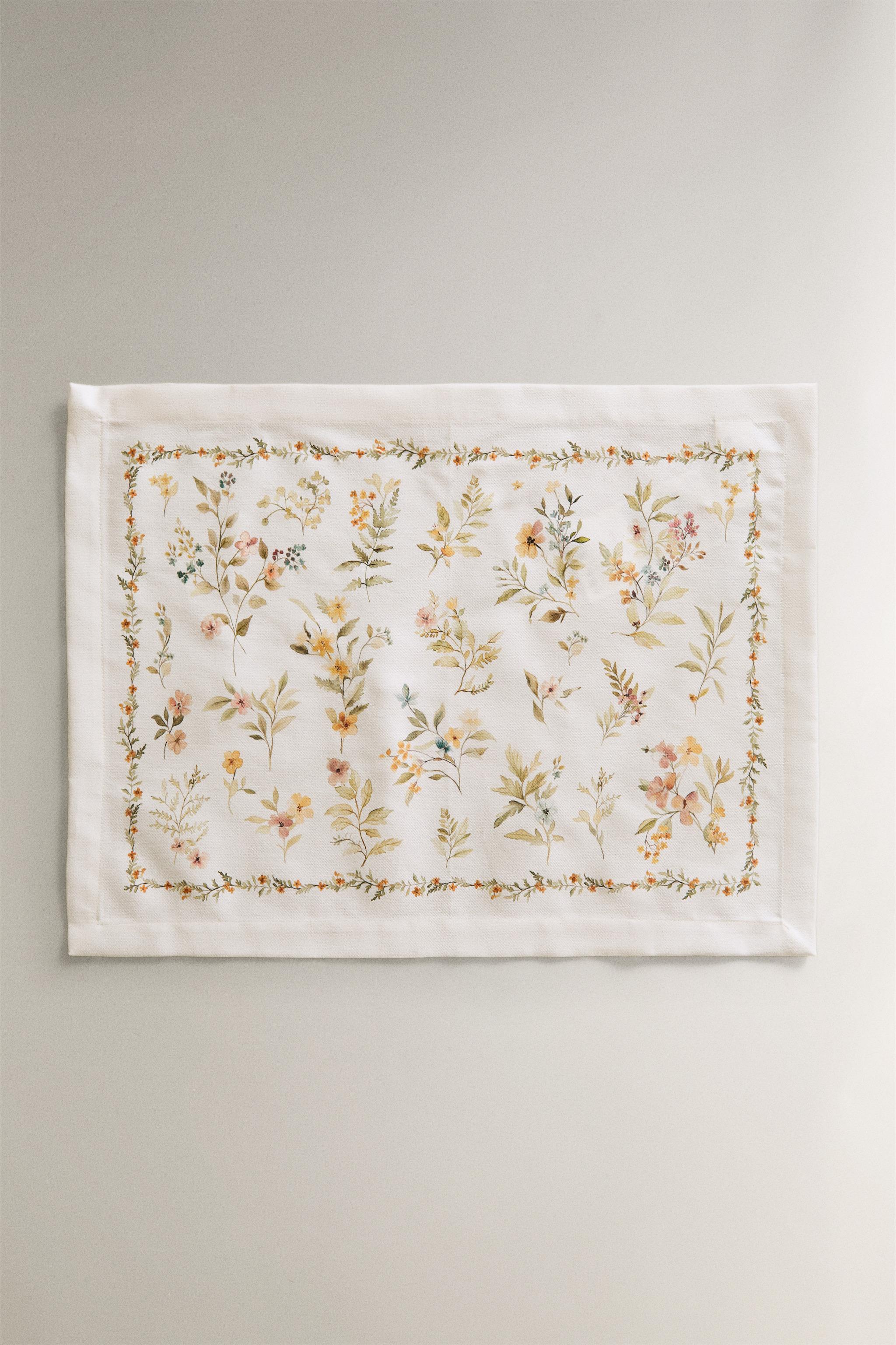 RESIN-COATED FLORAL PRINT PLACEMAT